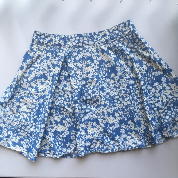 Blue floral skirt - Picture 2 of 3